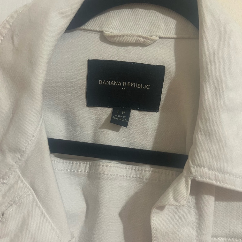 Banana Republic Women's White Denim Jacket - Picture 2 of 3
